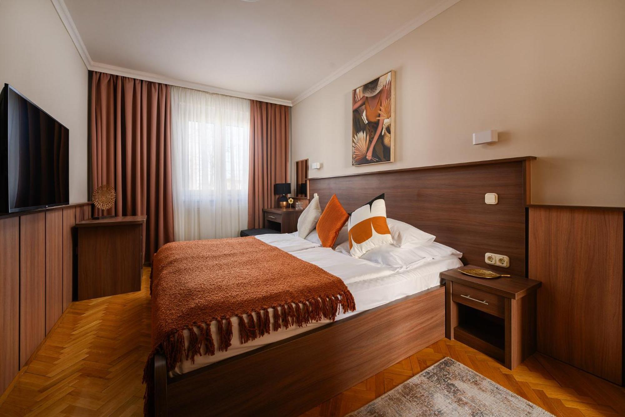 Szilfa Etterem Mariann Apartman Hajdúszoboszló Dış mekan fotoğraf